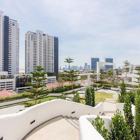 White Lagom Scandinavian House, By Sanguine Apartment Tanjung Tokong Exterior photo