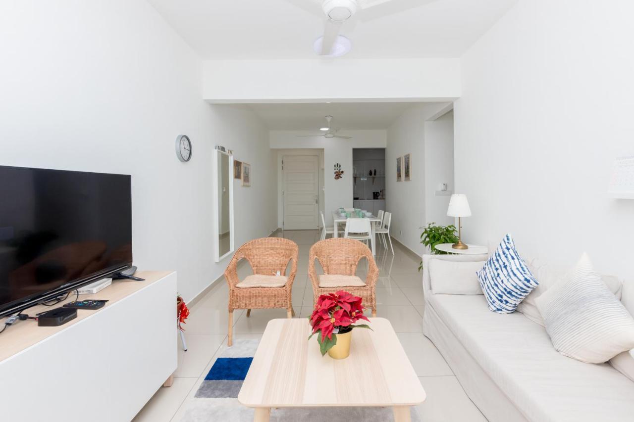 White Lagom Scandinavian House, By Sanguine Apartment Tanjung Tokong Exterior photo