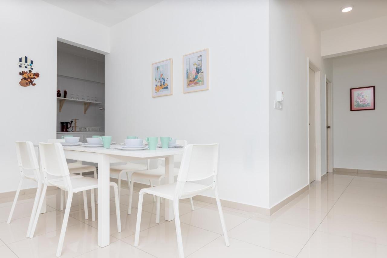 White Lagom Scandinavian House, By Sanguine Apartment Tanjung Tokong Exterior photo